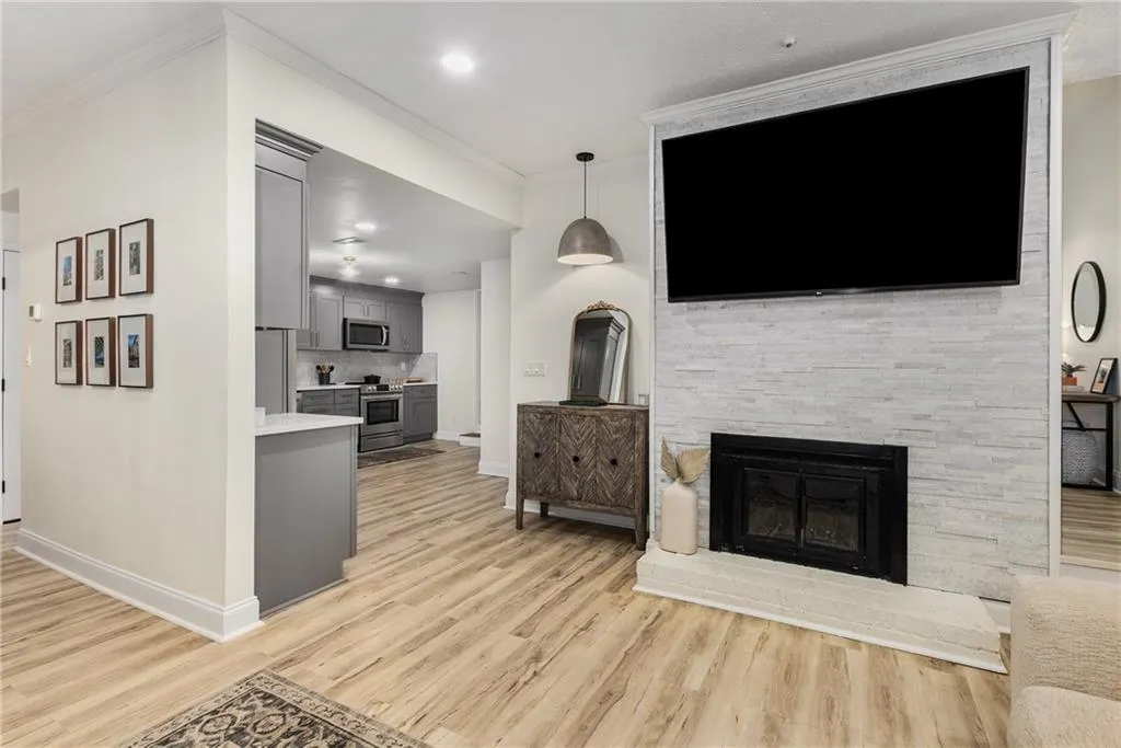 5250 Chemin De Vie, Atlanta, Georgia 30342, 3 Bedrooms Bedrooms, ,2 BathroomsBathrooms,Residential,Sold,5250 Chemin De Vie,7565010