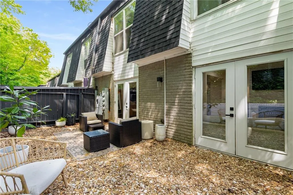 5250 Chemin De Vie, Atlanta, Georgia 30342, 3 Bedrooms Bedrooms, ,2 BathroomsBathrooms,Residential,Sold,5250 Chemin De Vie,7565010