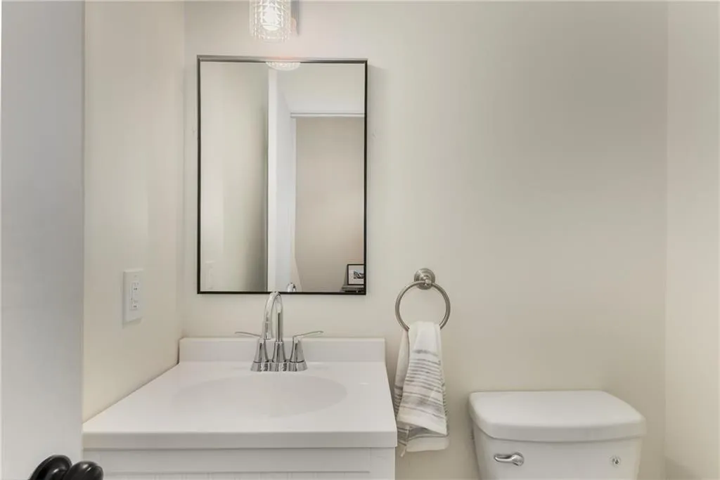 5250 Chemin De Vie, Atlanta, Georgia 30342, 3 Bedrooms Bedrooms, ,2 BathroomsBathrooms,Residential,Sold,5250 Chemin De Vie,7565010