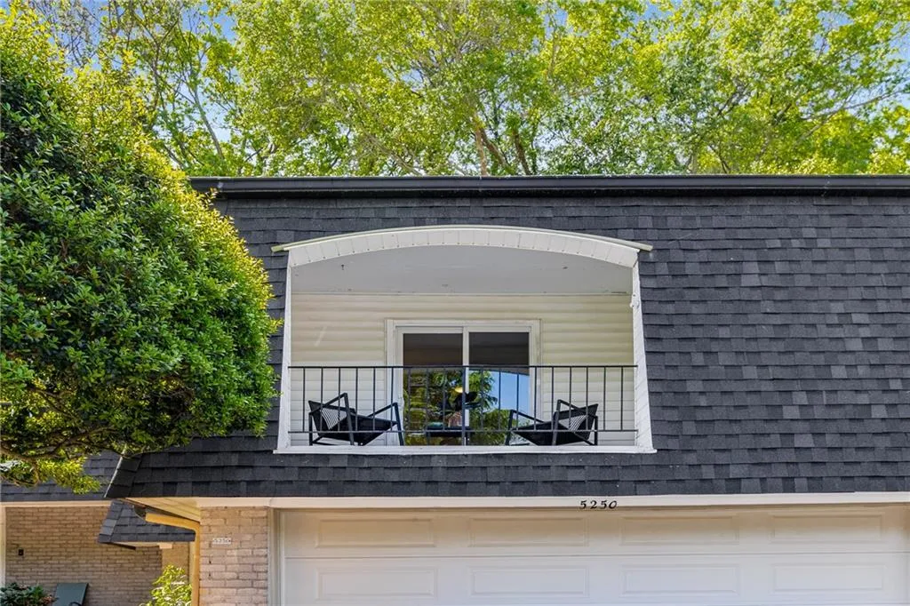 5250 Chemin De Vie, Atlanta, Georgia 30342, 3 Bedrooms Bedrooms, ,2 BathroomsBathrooms,Residential,Sold,5250 Chemin De Vie,7565010