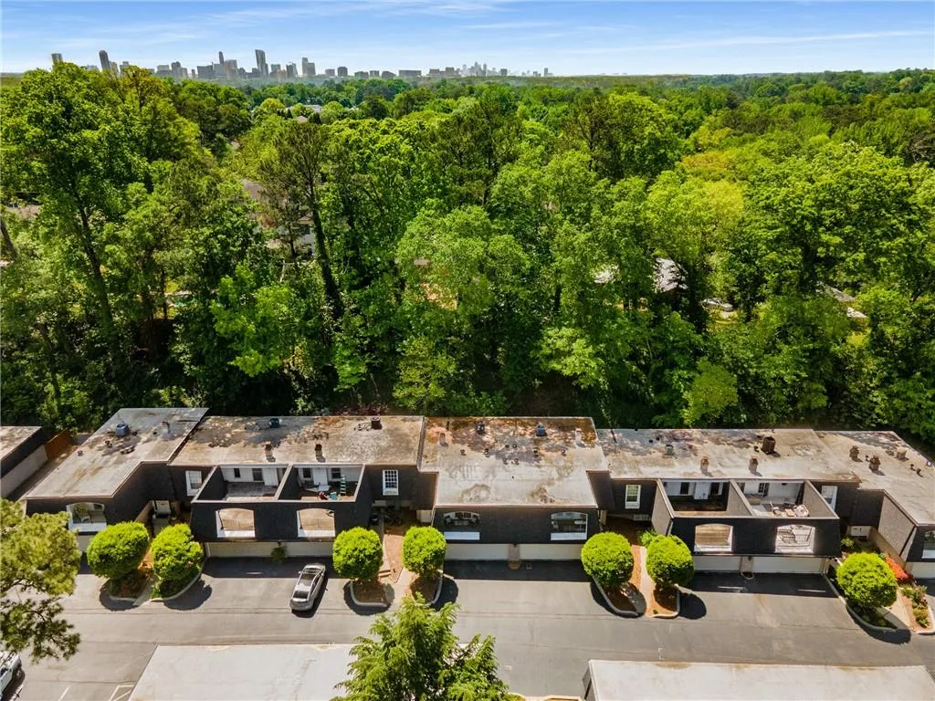 5250 Chemin De Vie, Atlanta, Georgia 30342, 3 Bedrooms Bedrooms, ,2 BathroomsBathrooms,Residential,Sold,5250 Chemin De Vie,7565010