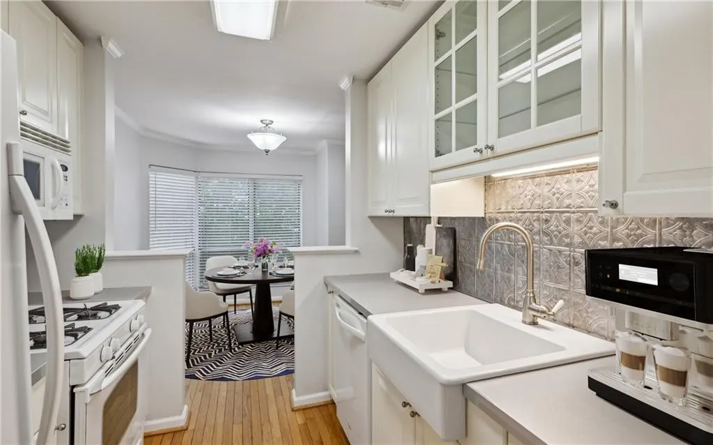 209 14th Street Ne Unit 109, Atlanta, Georgia 30309, 1 Bedroom Bedrooms, ,1 BathroomBathrooms,Residential,For Sale,209 14th Street Ne Unit 109,7586248