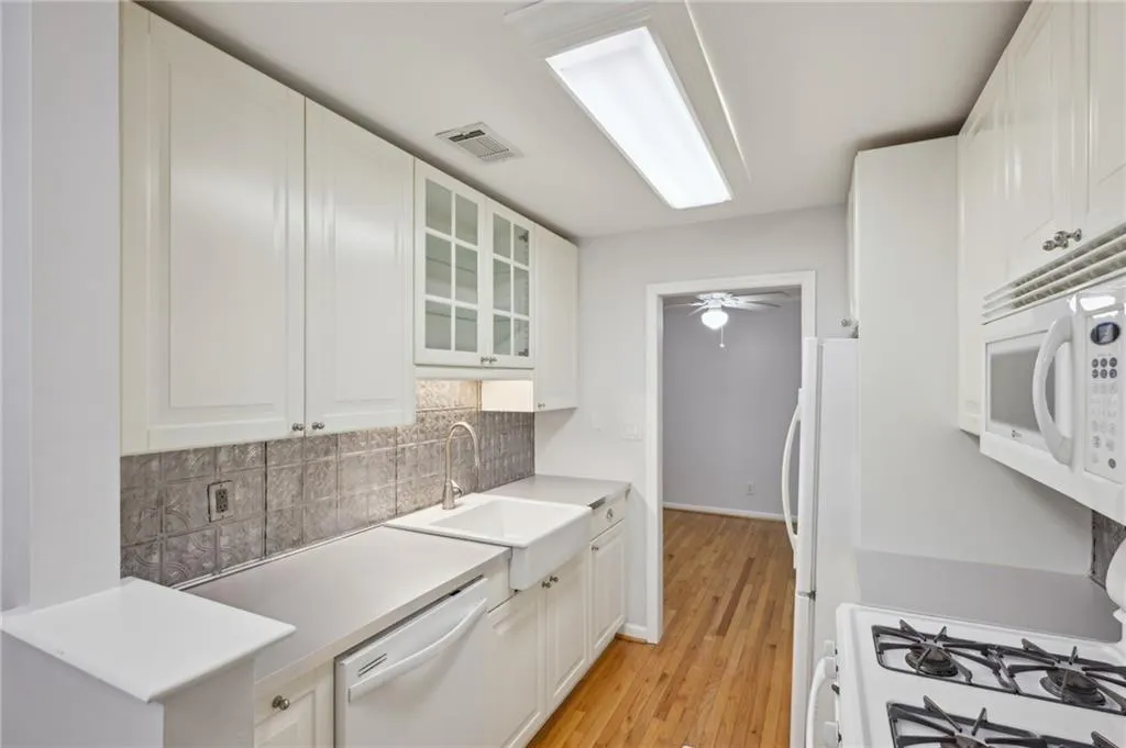 209 14th Street Ne Unit 109, Atlanta, Georgia 30309, 1 Bedroom Bedrooms, ,1 BathroomBathrooms,Residential,For Sale,209 14th Street Ne Unit 109,7586248