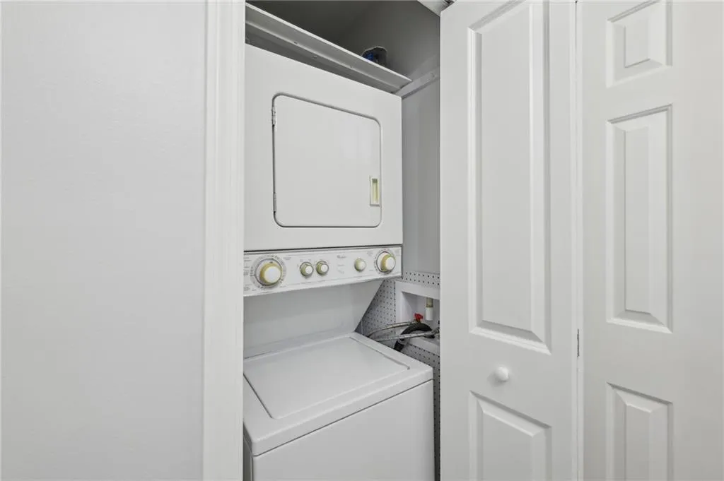 209 14th Street Ne Unit 109, Atlanta, Georgia 30309, 1 Bedroom Bedrooms, ,1 BathroomBathrooms,Residential,For Sale,209 14th Street Ne Unit 109,7586248