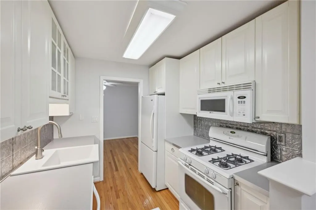 209 14th Street Ne Unit 109, Atlanta, Georgia 30309, 1 Bedroom Bedrooms, ,1 BathroomBathrooms,Residential,For Sale,209 14th Street Ne Unit 109,7586248