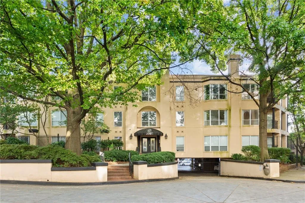 209 14th Street Ne Unit 109, Atlanta, Georgia 30309, 1 Bedroom Bedrooms, ,1 BathroomBathrooms,Residential,For Sale,209 14th Street Ne Unit 109,7586248