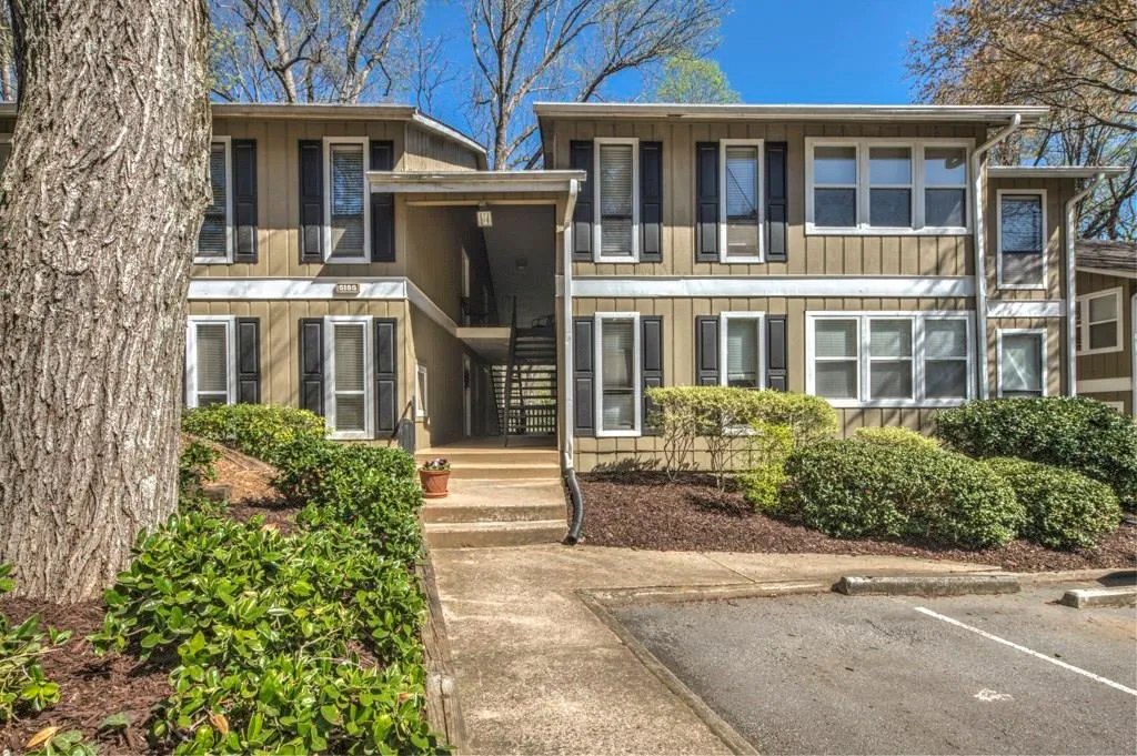5151 Roswell Road Unit 2, Atlanta, Georgia 30342, 2 Bedrooms Bedrooms, ,1 BathroomBathrooms,Residential,Sold,5151 Roswell Road Unit 2,5663125