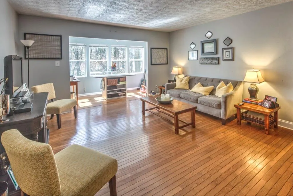 5151 Roswell Road Unit 2, Atlanta, Georgia 30342, 2 Bedrooms Bedrooms, ,1 BathroomBathrooms,Residential,Sold,5151 Roswell Road Unit 2,5663125