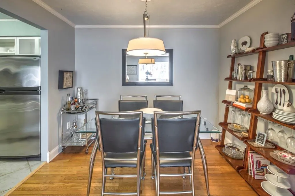 5151 Roswell Road Unit 2, Atlanta, Georgia 30342, 2 Bedrooms Bedrooms, ,1 BathroomBathrooms,Residential,Sold,5151 Roswell Road Unit 2,5663125