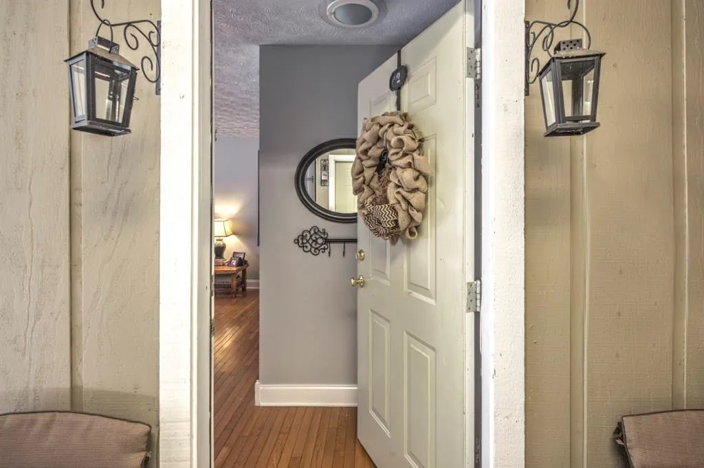 5151 Roswell Road Unit 2, Atlanta, Georgia 30342, 2 Bedrooms Bedrooms, ,1 BathroomBathrooms,Residential,Sold,5151 Roswell Road Unit 2,5663125