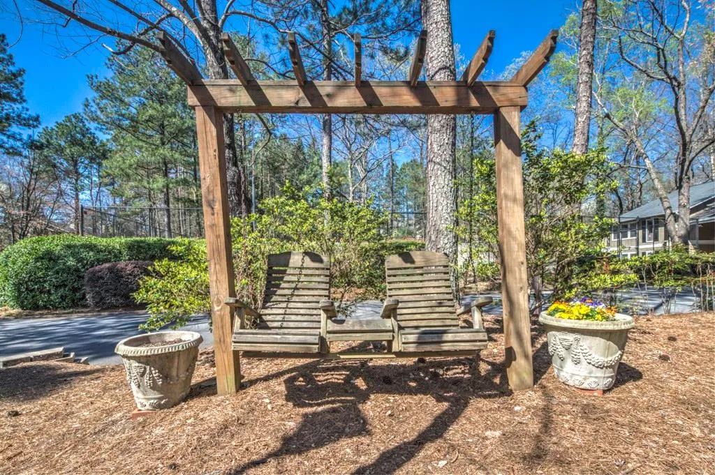 5151 Roswell Road Unit 2, Atlanta, Georgia 30342, 2 Bedrooms Bedrooms, ,1 BathroomBathrooms,Residential,Sold,5151 Roswell Road Unit 2,5663125