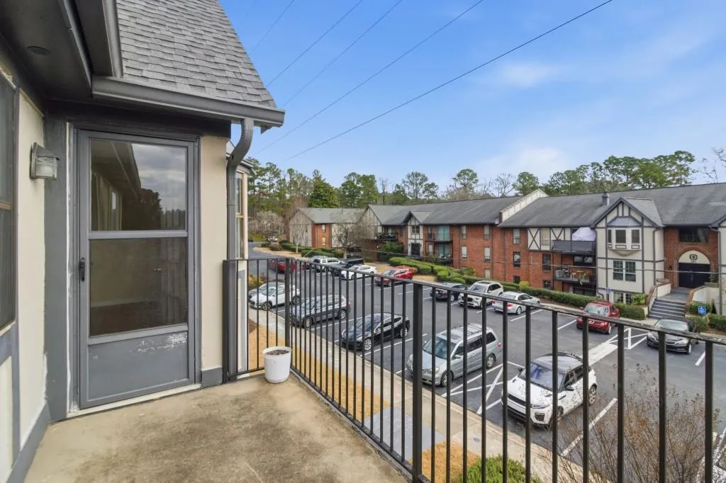 6851 Roswell Road Unit B15, Sandy Springs, Georgia 30328, 3 Bedrooms Bedrooms, ,2 BathroomsBathrooms,Residential,For Sale,6851 Roswell Road Unit B15,7672780