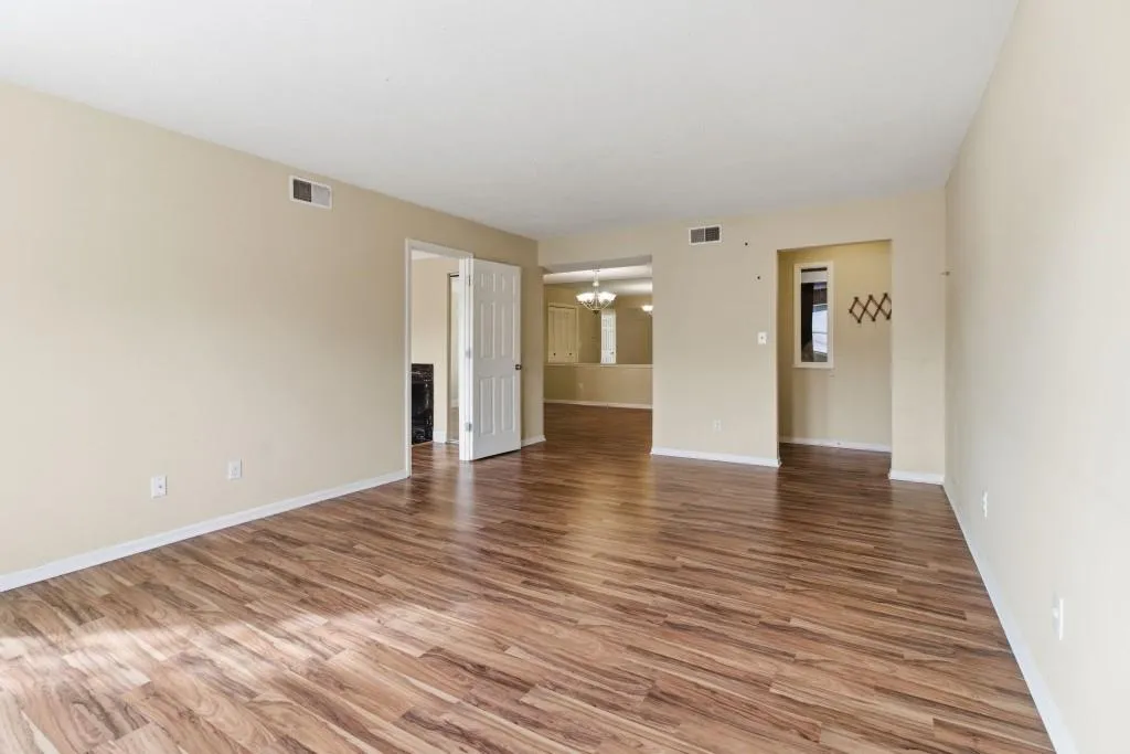 6851 Roswell Road Unit B15, Sandy Springs, Georgia 30328, 3 Bedrooms Bedrooms, ,2 BathroomsBathrooms,Residential,For Sale,6851 Roswell Road Unit B15,7672780