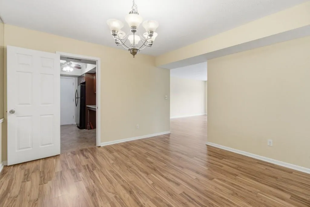 6851 Roswell Road Unit B15, Sandy Springs, Georgia 30328, 3 Bedrooms Bedrooms, ,2 BathroomsBathrooms,Residential,For Sale,6851 Roswell Road Unit B15,7672780