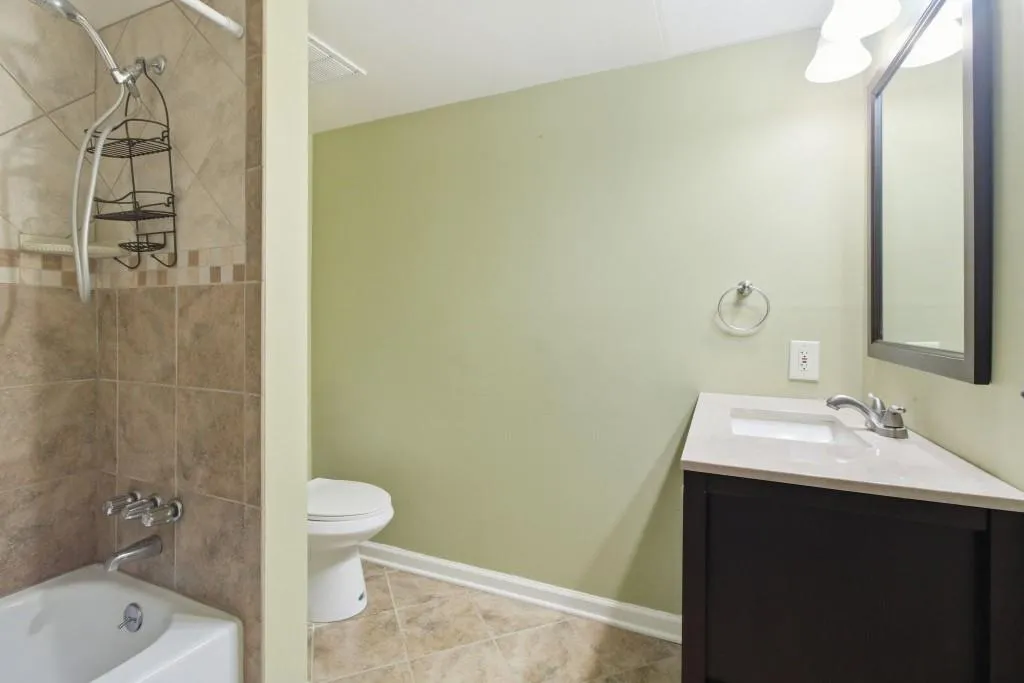 6851 Roswell Road Unit B15, Sandy Springs, Georgia 30328, 3 Bedrooms Bedrooms, ,2 BathroomsBathrooms,Residential,For Sale,6851 Roswell Road Unit B15,7672780