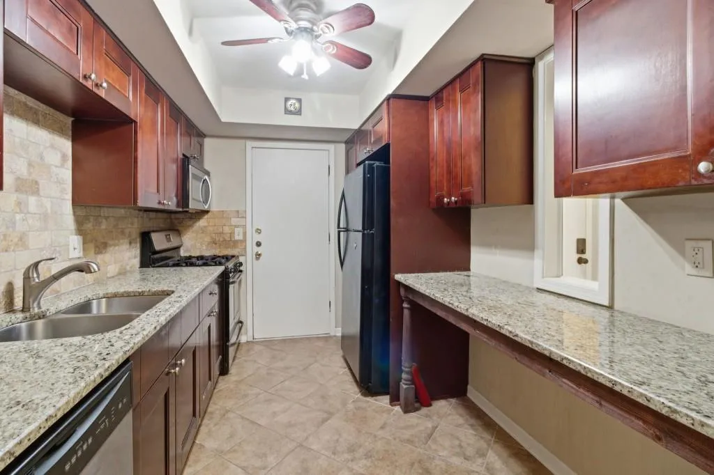 6851 Roswell Road Unit B15, Sandy Springs, Georgia 30328, 3 Bedrooms Bedrooms, ,2 BathroomsBathrooms,Residential,For Sale,6851 Roswell Road Unit B15,7672780