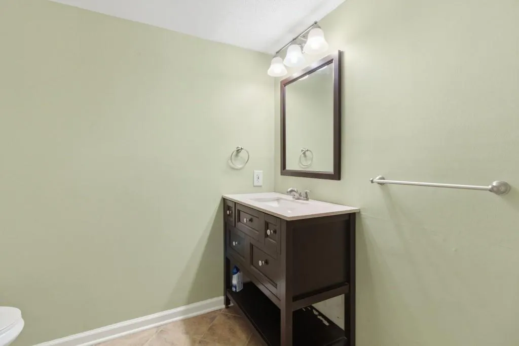 6851 Roswell Road Unit B15, Sandy Springs, Georgia 30328, 3 Bedrooms Bedrooms, ,2 BathroomsBathrooms,Residential,For Sale,6851 Roswell Road Unit B15,7672780
