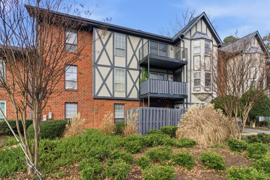 6851 Roswell Road Unit B15, Sandy Springs, Georgia 30328, 3 Bedrooms Bedrooms, ,2 BathroomsBathrooms,Residential,For Sale,6851 Roswell Road Unit B15,7672780