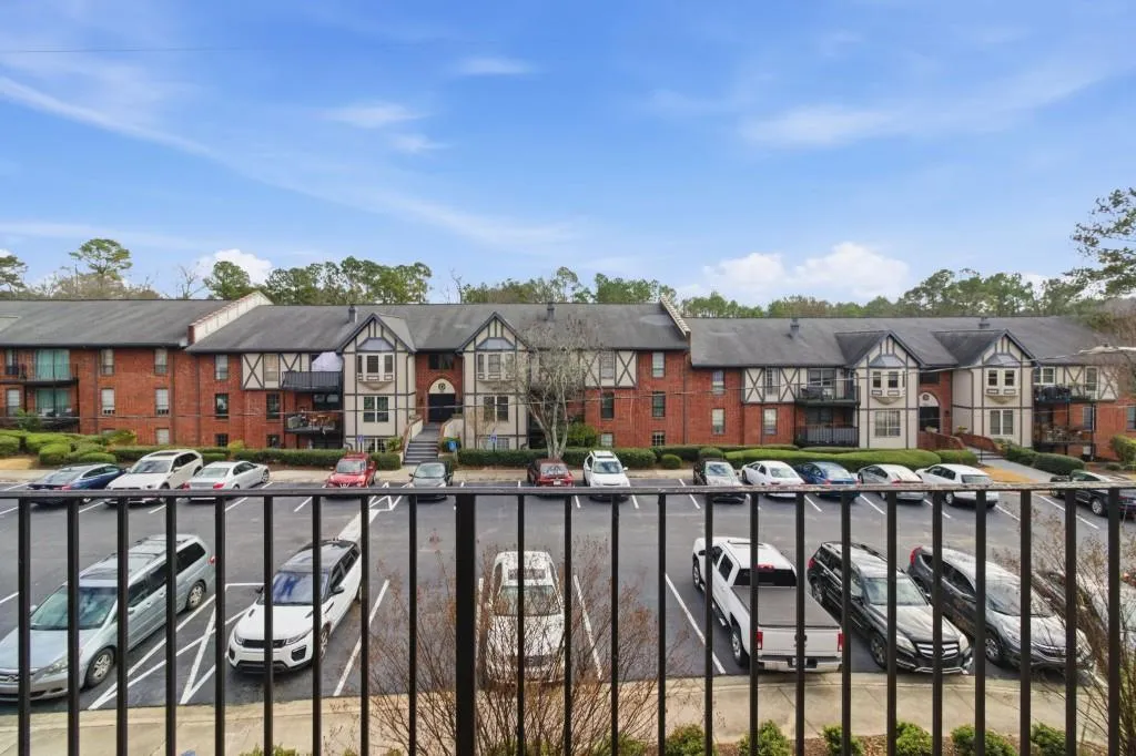 6851 Roswell Road Unit B15, Sandy Springs, Georgia 30328, 3 Bedrooms Bedrooms, ,2 BathroomsBathrooms,Residential,For Sale,6851 Roswell Road Unit B15,7672780