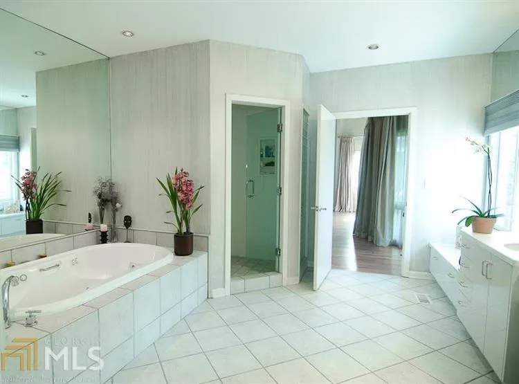 710 S Brighton Court Nw, Atlanta, Georgia 30327, 6 Bedrooms Bedrooms, ,7 BathroomsBathrooms,Residential,Sold,710 S Brighton Court Nw,5819152