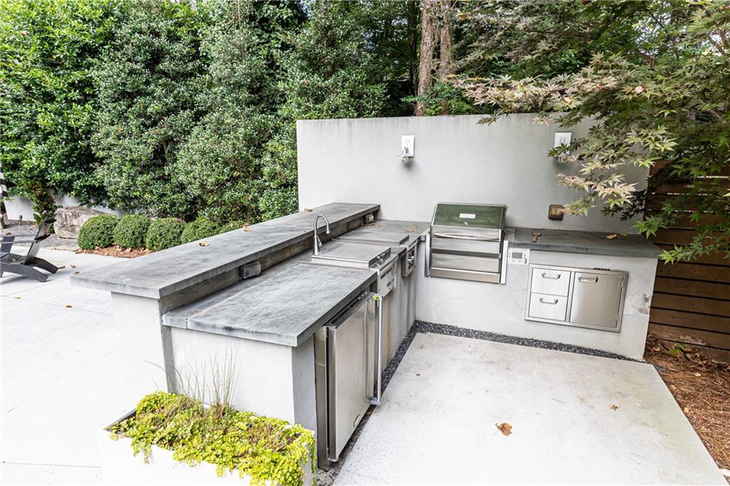 5270 Mount Vernon Parkway, Sandy Springs, Georgia 30327, 4 Bedrooms Bedrooms, ,4 BathroomsBathrooms,Residential,Sold,5270 Mount Vernon Parkway,7283050