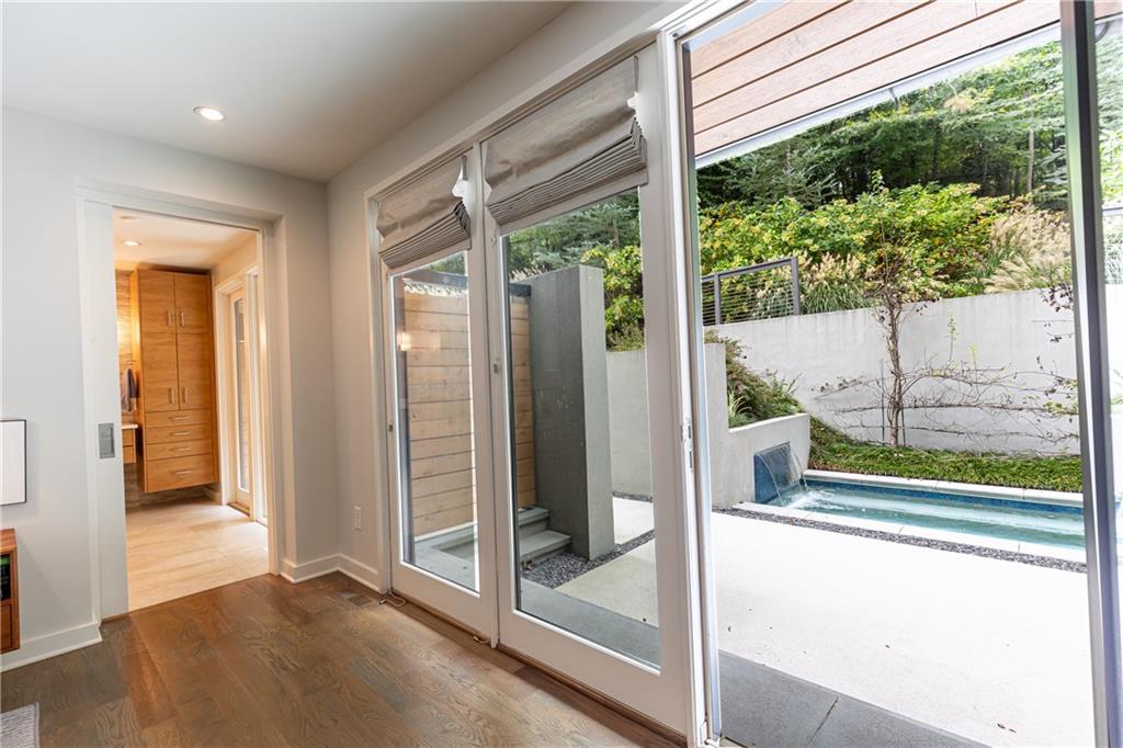 5270 Mount Vernon Parkway, Sandy Springs, Georgia 30327, 4 Bedrooms Bedrooms, ,4 BathroomsBathrooms,Residential,Sold,5270 Mount Vernon Parkway,7283050