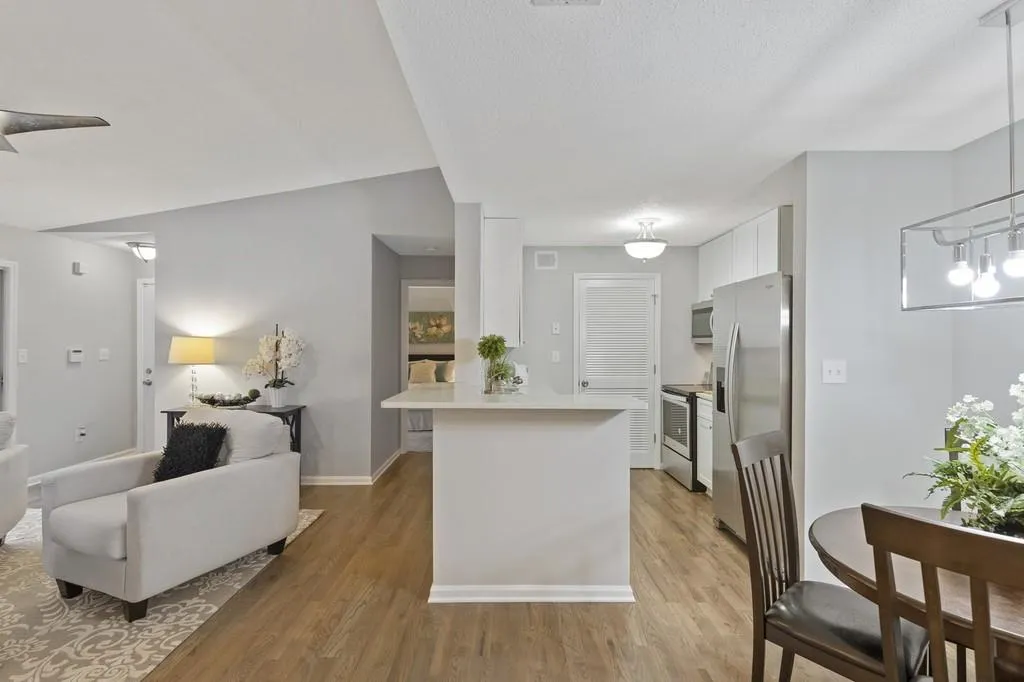 322 Granville Court, Sandy Springs, Georgia 30328, 2 Bedrooms Bedrooms, ,2 BathroomsBathrooms,Residential,Sold,322 Granville Court,6639821