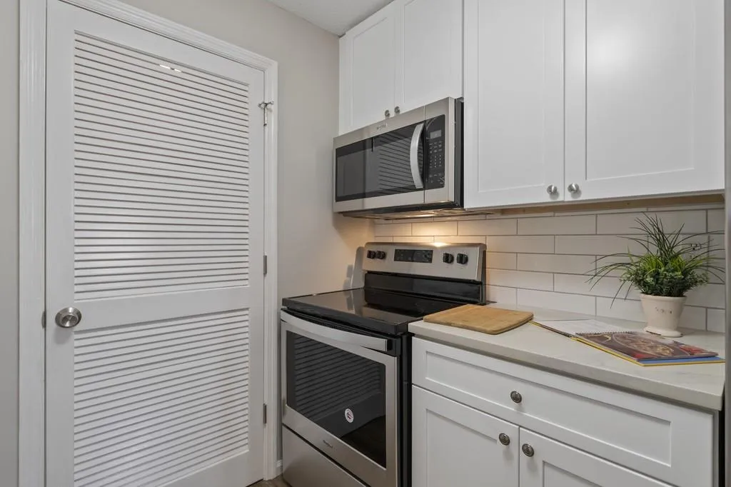 322 Granville Court, Sandy Springs, Georgia 30328, 2 Bedrooms Bedrooms, ,2 BathroomsBathrooms,Residential,Sold,322 Granville Court,6639821