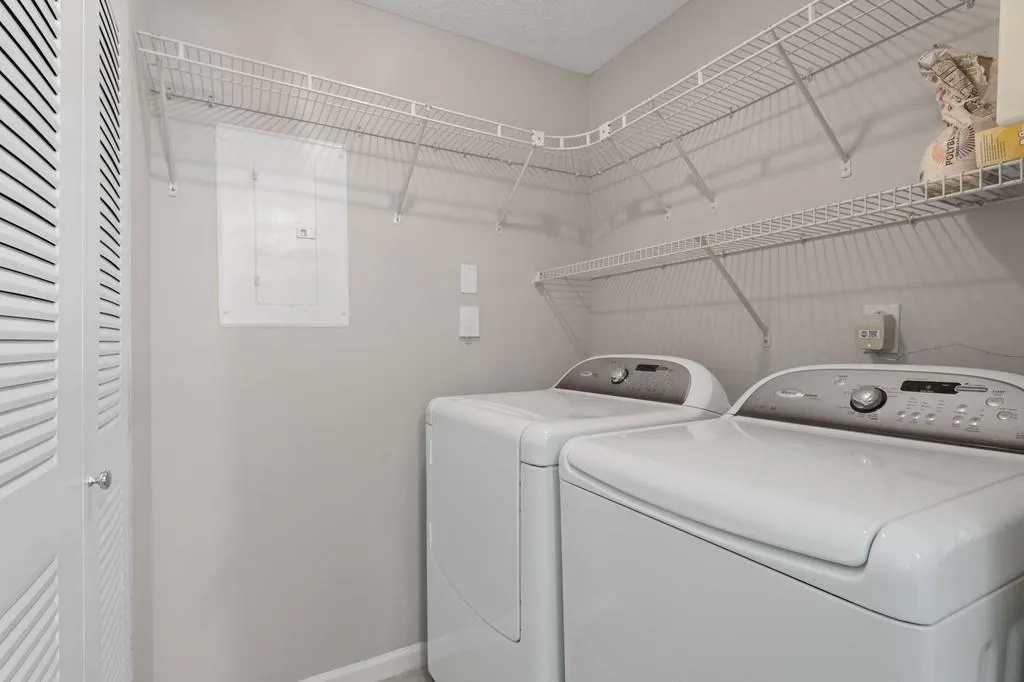 322 Granville Court, Sandy Springs, Georgia 30328, 2 Bedrooms Bedrooms, ,2 BathroomsBathrooms,Residential,Sold,322 Granville Court,6639821