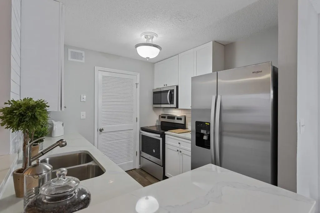 322 Granville Court, Sandy Springs, Georgia 30328, 2 Bedrooms Bedrooms, ,2 BathroomsBathrooms,Residential,Sold,322 Granville Court,6639821