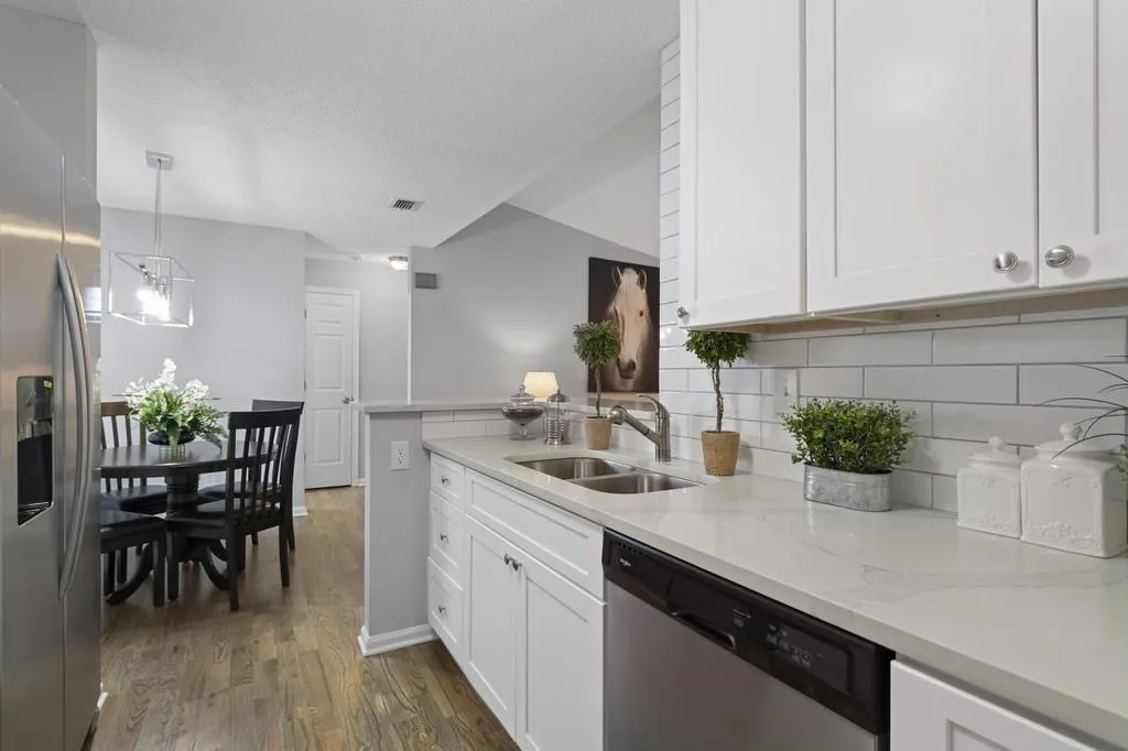 322 Granville Court, Sandy Springs, Georgia 30328, 2 Bedrooms Bedrooms, ,2 BathroomsBathrooms,Residential,Sold,322 Granville Court,6639821