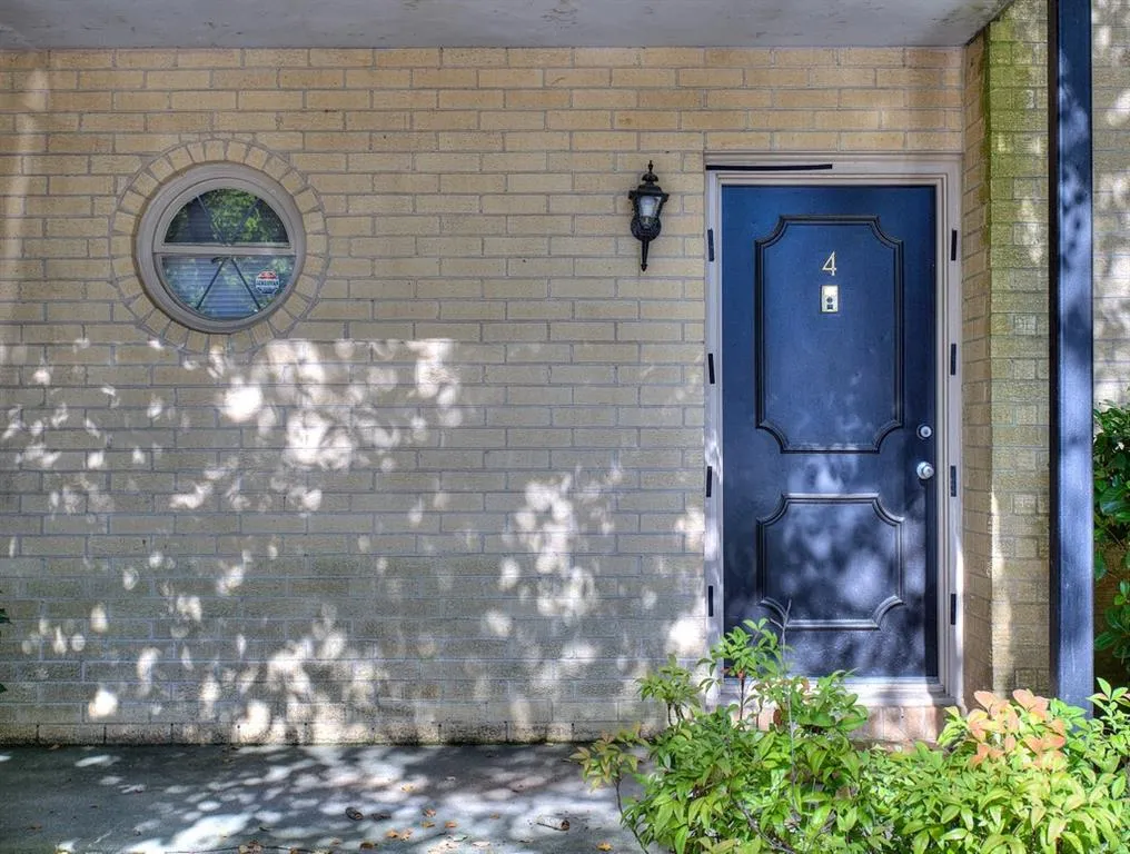 5400 Roswell Road Ne Unit #g4, Atlanta, Georgia 30342, 1 Bedroom Bedrooms, ,2 BathroomsBathrooms,Residential,Sold,5400 Roswell Road Ne Unit #g4,6758203