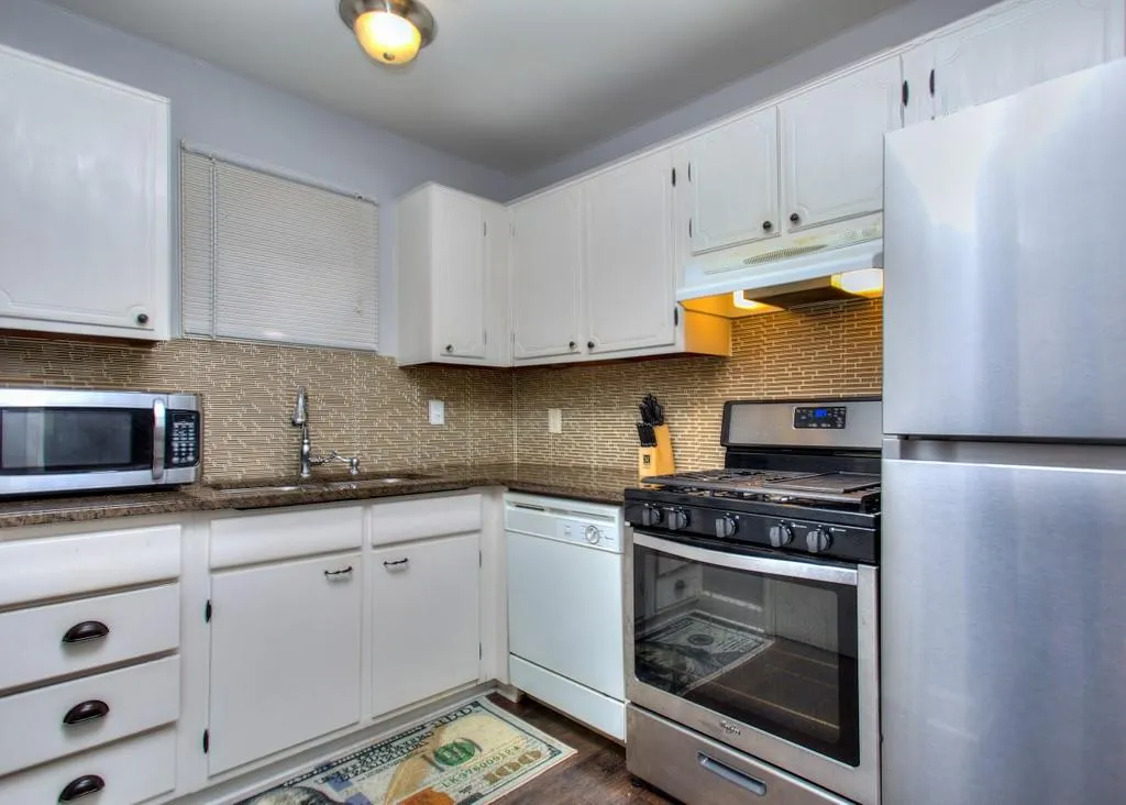 5400 Roswell Road Ne Unit #g4, Atlanta, Georgia 30342, 1 Bedroom Bedrooms, ,2 BathroomsBathrooms,Residential,Sold,5400 Roswell Road Ne Unit #g4,6758203