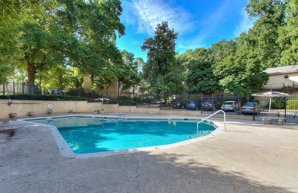 5400 Roswell Road Ne Unit #g4, Atlanta, Georgia 30342, 1 Bedroom Bedrooms, ,2 BathroomsBathrooms,Residential,Sold,5400 Roswell Road Ne Unit #g4,6758203