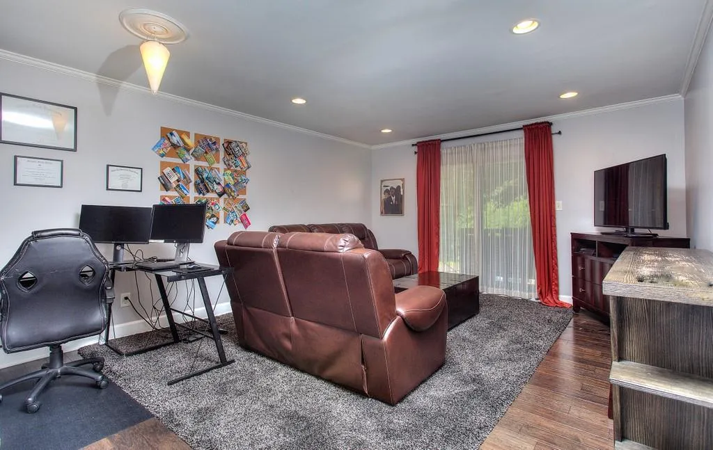 5400 Roswell Road Ne Unit #g4, Atlanta, Georgia 30342, 1 Bedroom Bedrooms, ,2 BathroomsBathrooms,Residential,Sold,5400 Roswell Road Ne Unit #g4,6758203