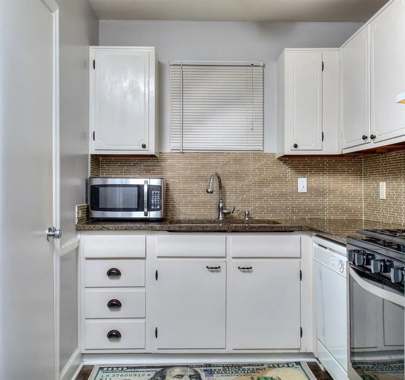 5400 Roswell Road Ne Unit #g4, Atlanta, Georgia 30342, 1 Bedroom Bedrooms, ,2 BathroomsBathrooms,Residential,Sold,5400 Roswell Road Ne Unit #g4,6758203