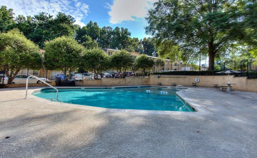 5400 Roswell Road Ne Unit #g4, Atlanta, Georgia 30342, 1 Bedroom Bedrooms, ,2 BathroomsBathrooms,Residential,Sold,5400 Roswell Road Ne Unit #g4,6758203