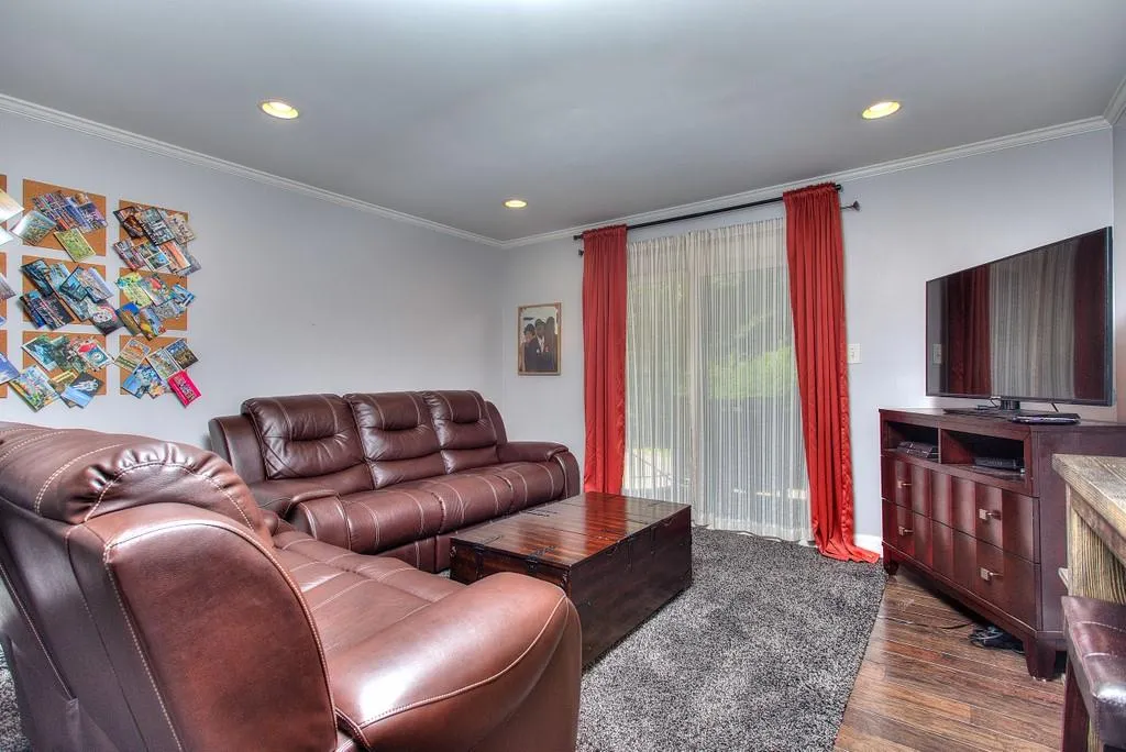 5400 Roswell Road Ne Unit #g4, Atlanta, Georgia 30342, 1 Bedroom Bedrooms, ,2 BathroomsBathrooms,Residential,Sold,5400 Roswell Road Ne Unit #g4,6758203