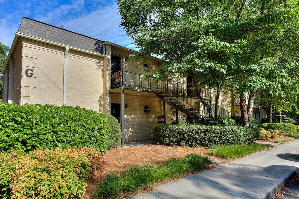 5400 Roswell Road Ne Unit #g4, Atlanta, Georgia 30342, 1 Bedroom Bedrooms, ,2 BathroomsBathrooms,Residential,Sold,5400 Roswell Road Ne Unit #g4,6758203