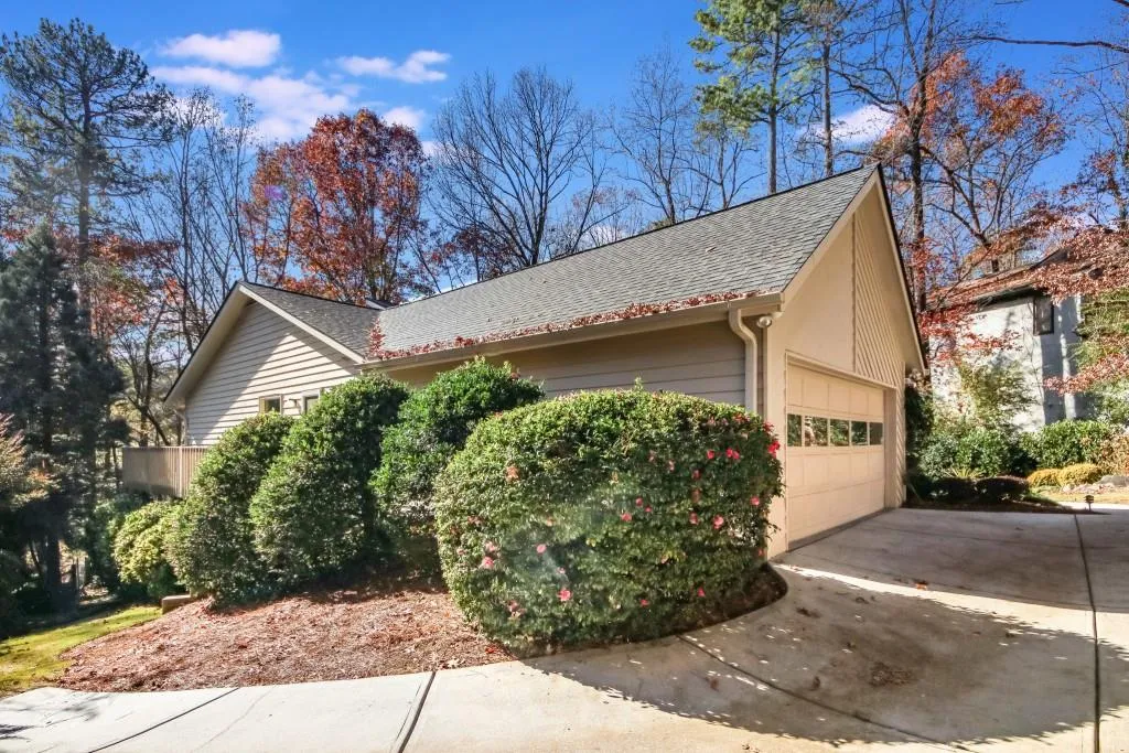 170 Seville Chase Nw, Sandy Springs, Georgia 30328, 5 Bedrooms Bedrooms, ,3 BathroomsBathrooms,Residential,Sold,170 Seville Chase Nw,6985998