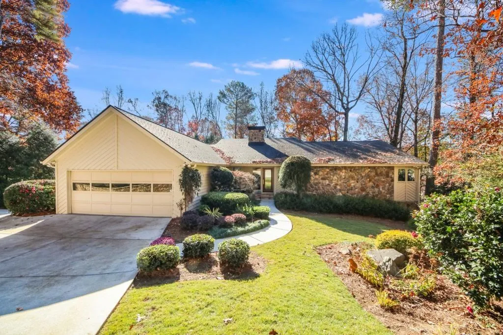 170 Seville Chase Nw, Sandy Springs, Georgia 30328, 5 Bedrooms Bedrooms, ,3 BathroomsBathrooms,Residential,Sold,170 Seville Chase Nw,6985998