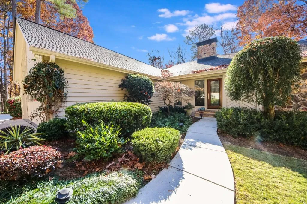 170 Seville Chase Nw, Sandy Springs, Georgia 30328, 5 Bedrooms Bedrooms, ,3 BathroomsBathrooms,Residential,Sold,170 Seville Chase Nw,6985998