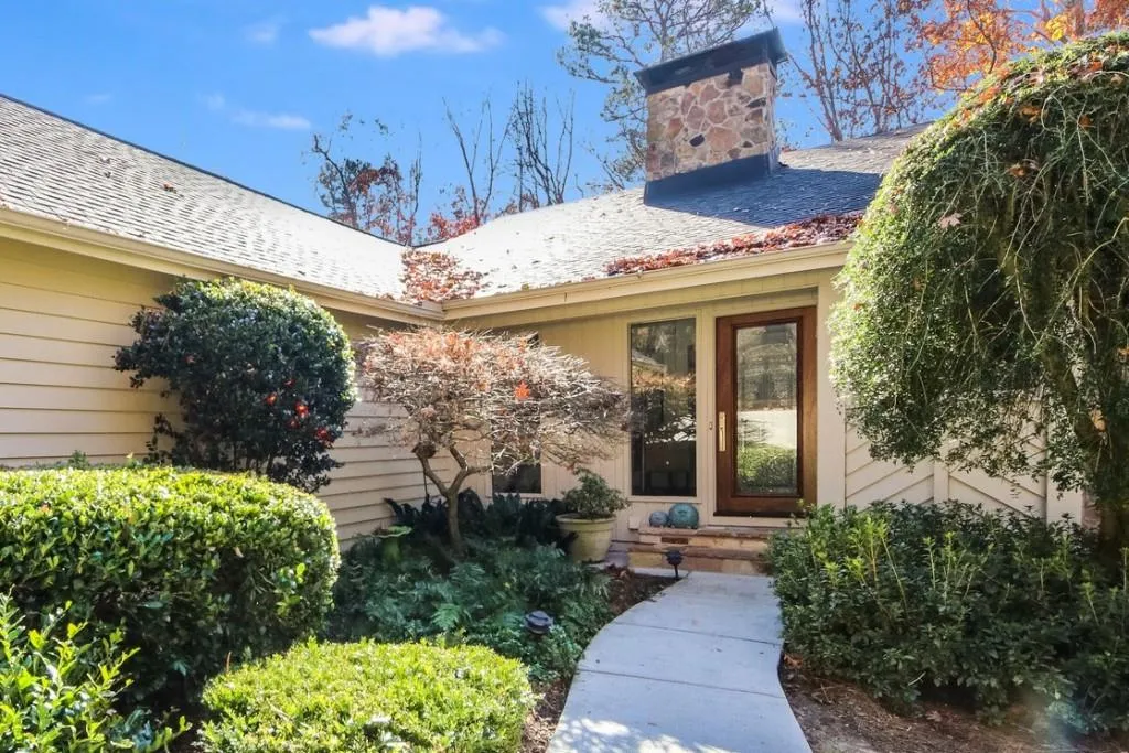 170 Seville Chase Nw, Sandy Springs, Georgia 30328, 5 Bedrooms Bedrooms, ,3 BathroomsBathrooms,Residential,Sold,170 Seville Chase Nw,6985998