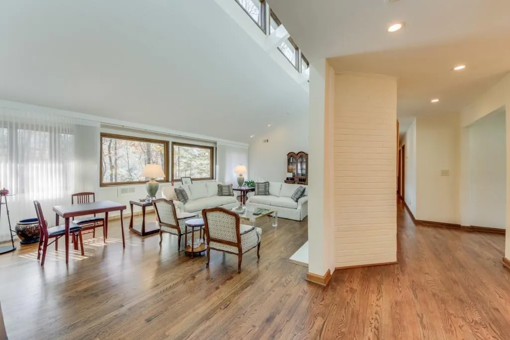 170 Seville Chase Nw, Sandy Springs, Georgia 30328, 5 Bedrooms Bedrooms, ,3 BathroomsBathrooms,Residential,Sold,170 Seville Chase Nw,6985998