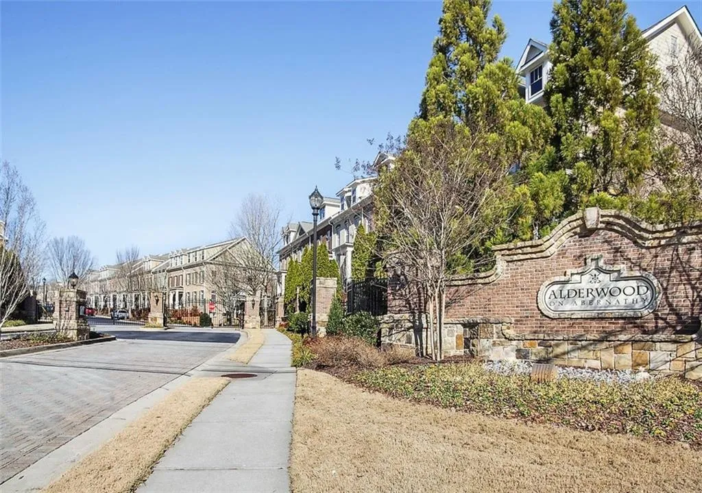 435 Alderwood Street, Atlanta, Georgia 30328, 3 Bedrooms Bedrooms, ,3 BathroomsBathrooms,Residential,Sold,435 Alderwood Street,7152473