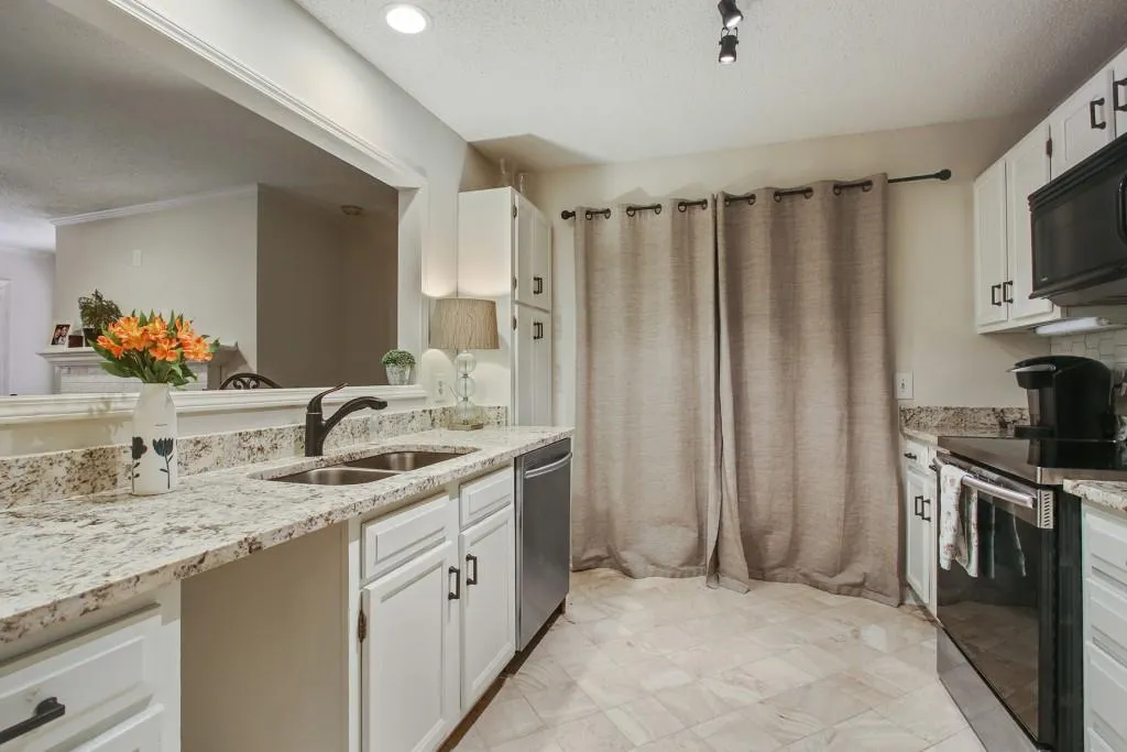 612 Abingdon Way, Sandy Springs, Georgia 30328, 2 Bedrooms Bedrooms, ,2 BathroomsBathrooms,Residential,Sold,612 Abingdon Way,6717127 612 Abingdon Way, Sandy Springs, Georgia 30328, 2 Bedrooms Bedrooms, ,2 BathroomsBathrooms,Residential,Sold,612 Abingdon Way,6717127