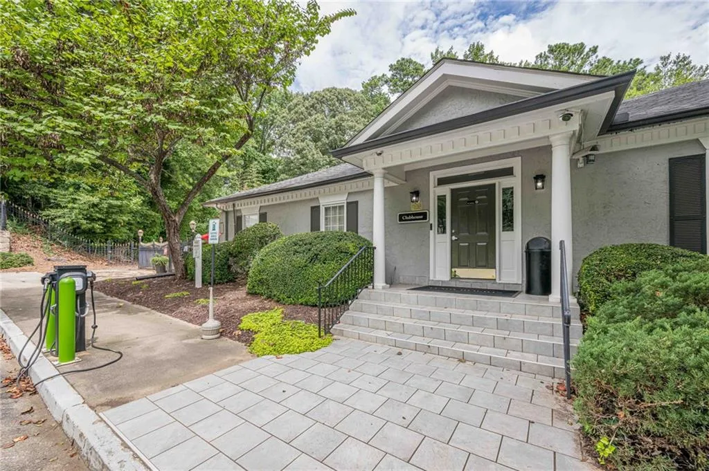 View of front of home with stucco siding and covered porch