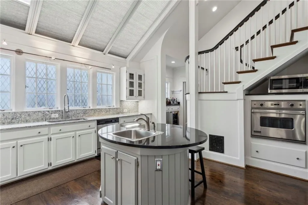 16 Walker Terrace Ne, Atlanta, Georgia 30309, 3 Bedrooms Bedrooms, ,3 BathroomsBathrooms,Residential,For Sale,16 Walker Terrace Ne,7594524