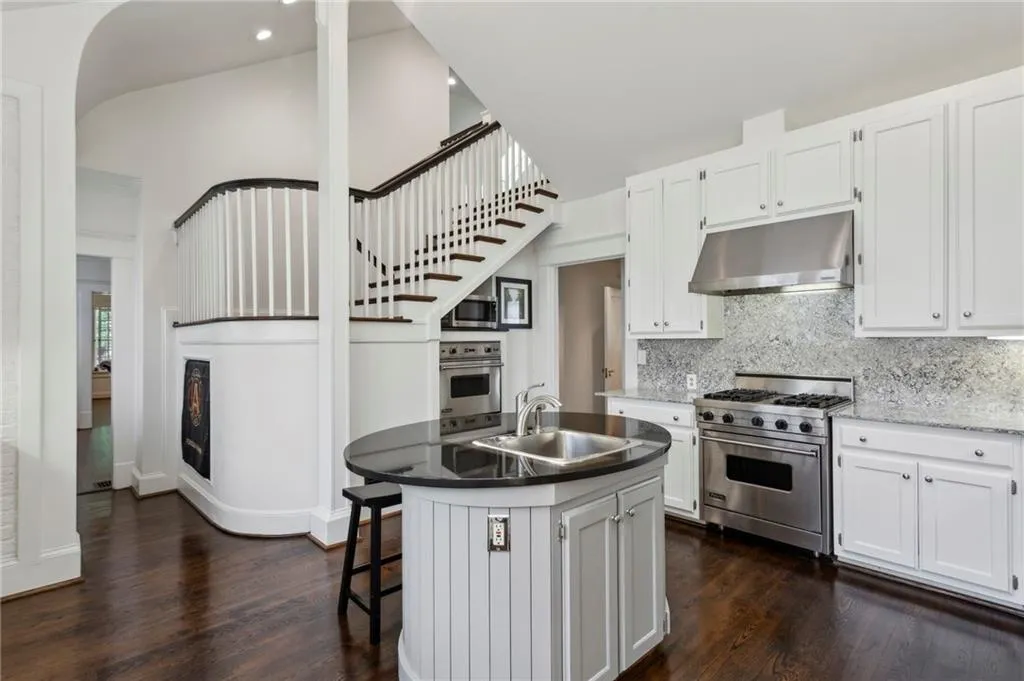 16 Walker Terrace Ne, Atlanta, Georgia 30309, 3 Bedrooms Bedrooms, ,3 BathroomsBathrooms,Residential,For Sale,16 Walker Terrace Ne,7594524