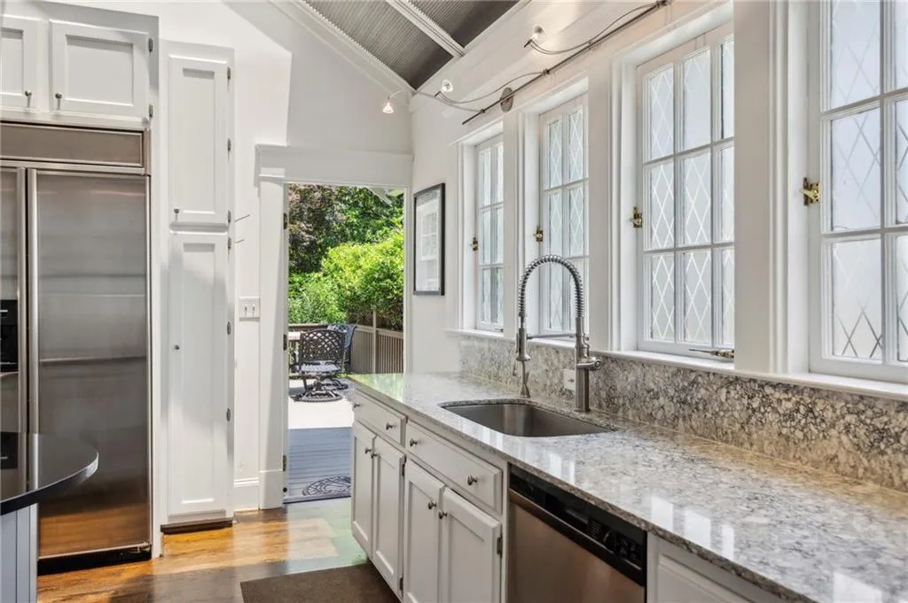 16 Walker Terrace Ne, Atlanta, Georgia 30309, 3 Bedrooms Bedrooms, ,3 BathroomsBathrooms,Residential,For Sale,16 Walker Terrace Ne,7594524